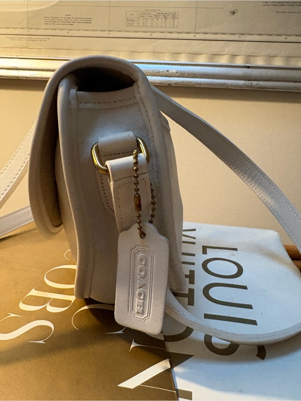 Vintage Coach White Leather Saddle Crossbody Bag with Brass Hardware #K6M-9981 - Picture 2 of 5